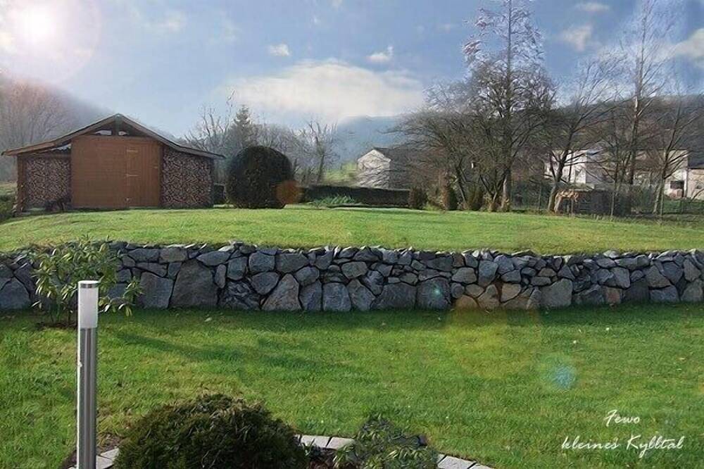 ****Komfort-Fewo Kleines Kylltal in Oberstadtfeld/Eifel, 30 qm große Südterrasse in Oberstadtfeld, Vulkaneifel