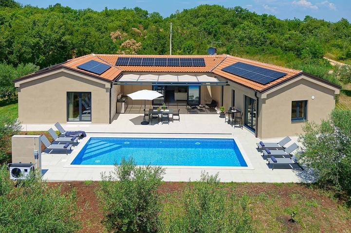 Villa für 6 Personen, mit Garten in Kaštel (Plovanija)