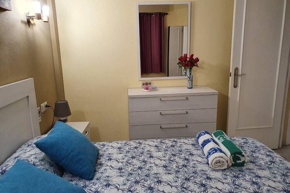 Entire apartment, Apartment in Torremolinos (La Carihuela area) Erisa 1. in La Carihuela, Torremolinos