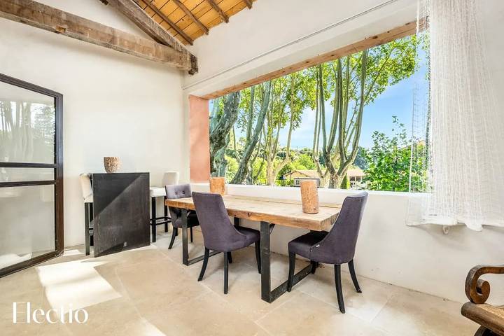 Location de vacances pour 4 personnes, avec terrasse à Cucuron
