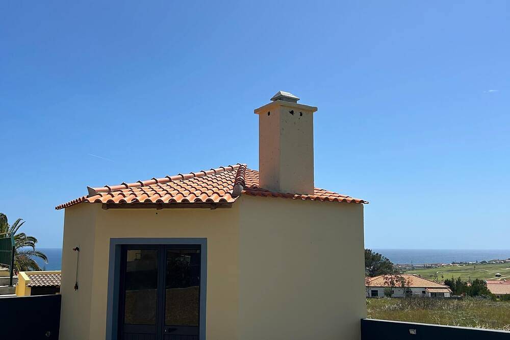 A cozy retreat with a private and quiet terrace, with sea and mountain views. in Porto Santo, Isla de Madeira