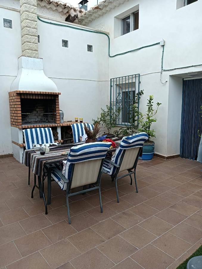 Gîte pour 6 personnes, avec piscine ainsi que jardin et vue à Liétor - 2