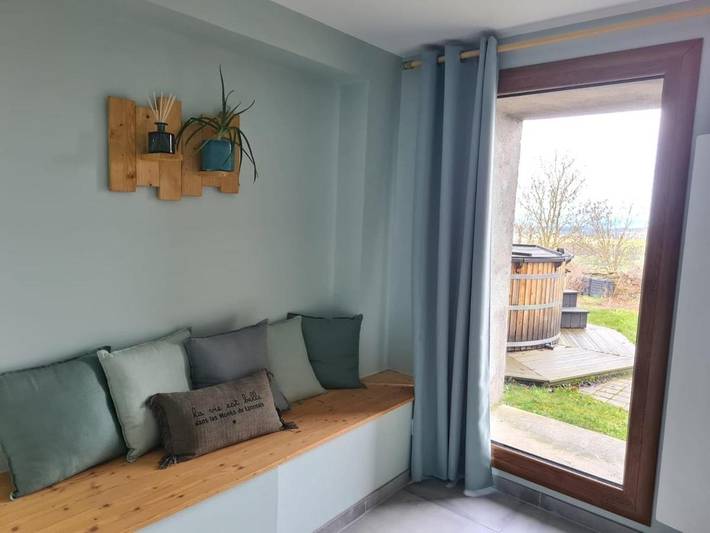 Gîte pour 2 personnes, avec Terrasse ainsi que Jardin et Vue à Larajasse