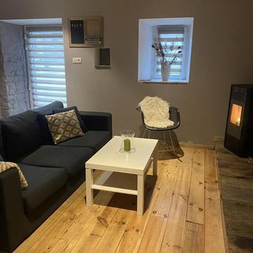 Gîte pour 2 personnes, avec jardin et piscine à Hamoir
