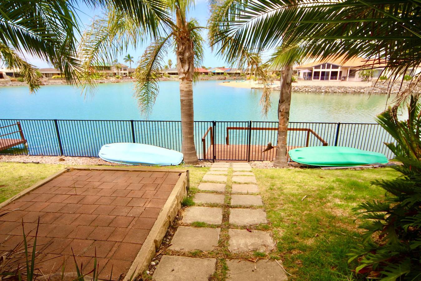 Lakeside Getaway - 4Br | Jetty, Wi-Fi, Waterfront in Encounter Bay, South Australia