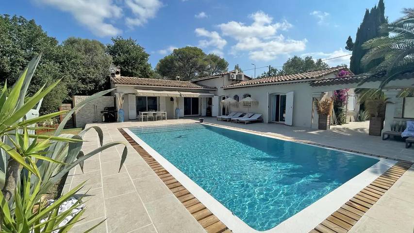 Location de vacances pour 7 personnes, avec piscine et jardin à Puget-sur-Argens