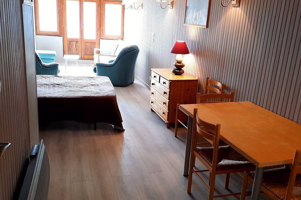 Appartement entier, Studio dans village avec vue imprenable sur la vallée in Belvédère, Région de Nice