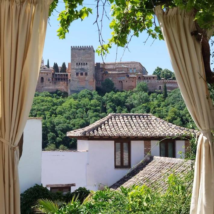 Albergue para 2 personas, con jacuzzi además de piscina y jardín en Granada
