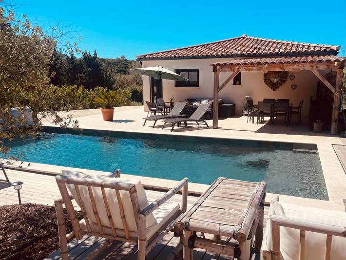 Location de vacances pour 8 personnes, avec vue ainsi que jardin et piscine, animaux acceptés à Saint-Just-et-Vacquières - 3