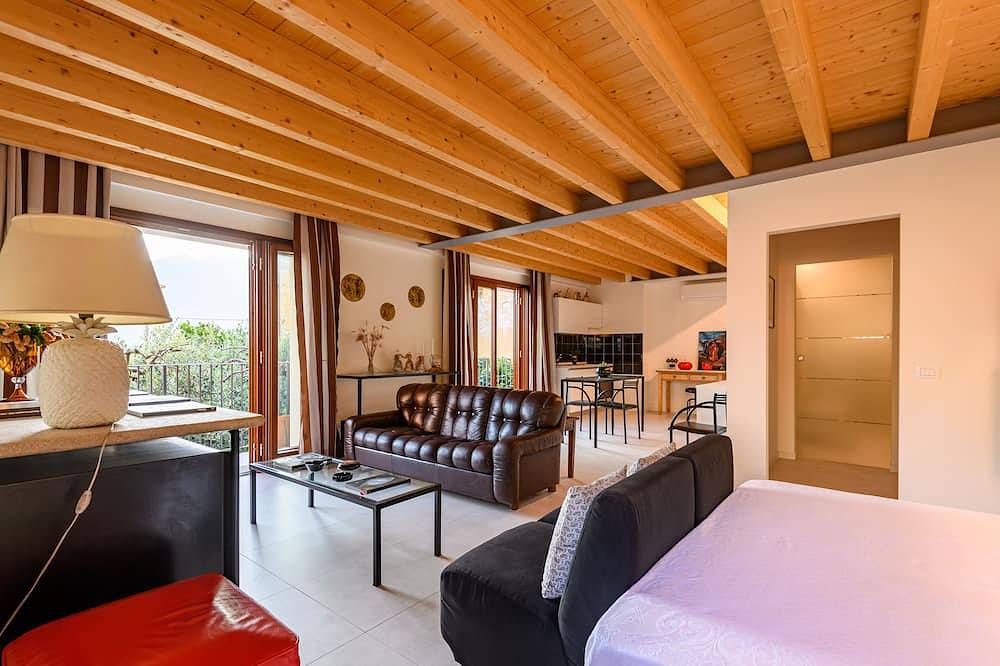 Ganze Wohnung, Dependance In Riva al Lago second floor in Marone, Gemeinde Marone