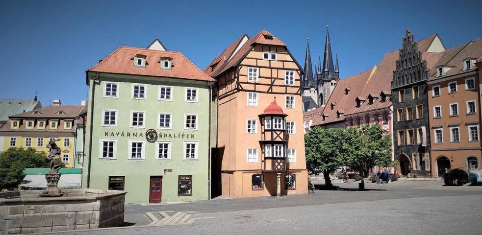 Ferienwohnung für 8 Personen, mit Balkon und Terrasse sowie Ausblick in Cheb