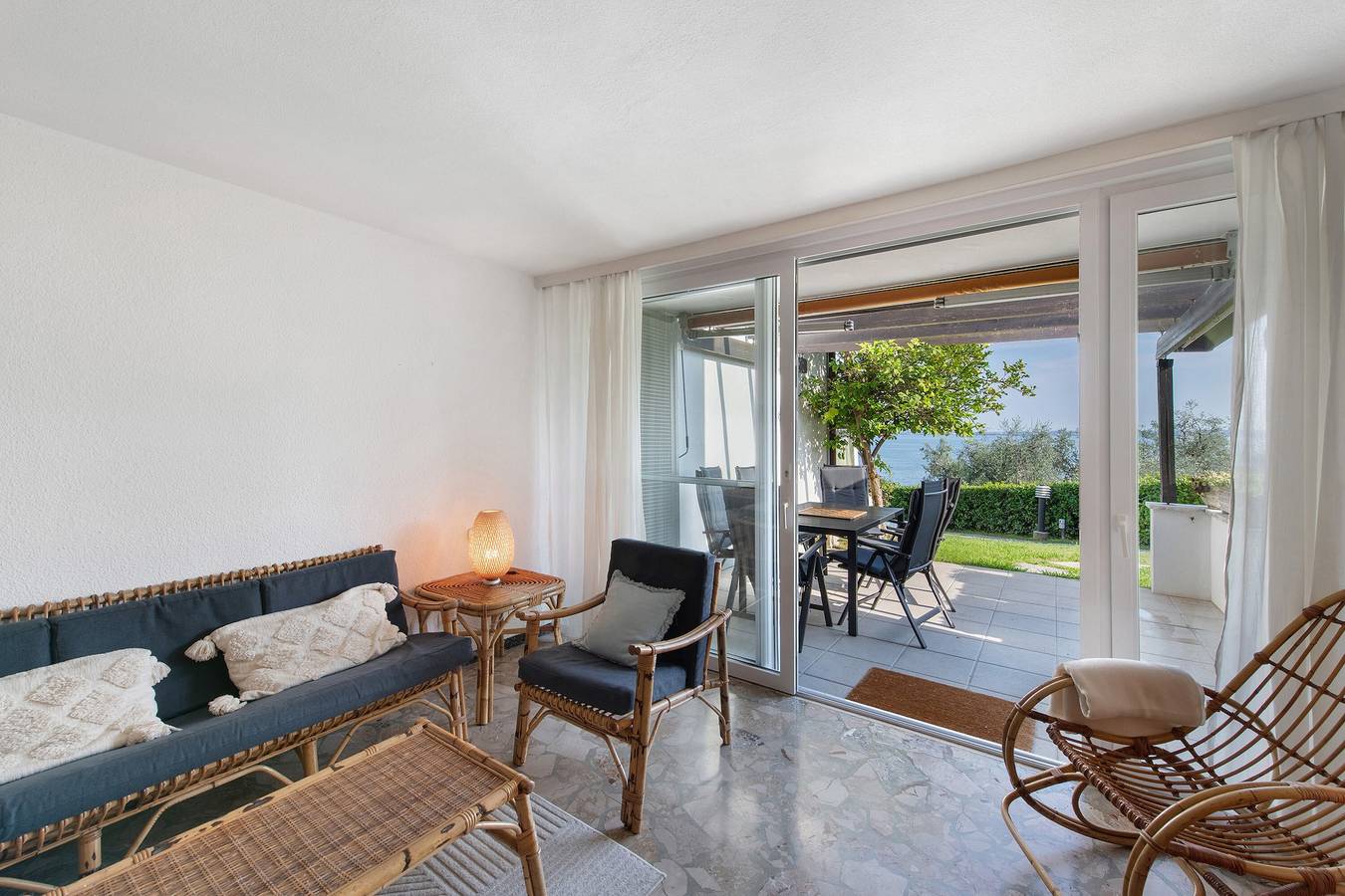 Casa Liner - A pochi passi dal lago con vista, terrazza privata e Wi-Fi in Moniga del Garda, Prealpi Gardesane