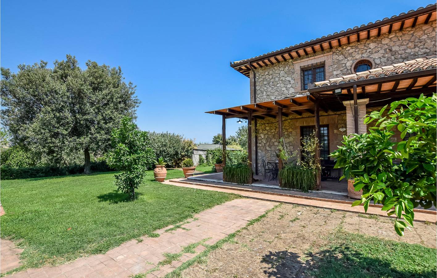 Modern Apartment with Pool & Terrace, near Castiglione in Teverina in Castiglione in Teverina, Viterbo Province