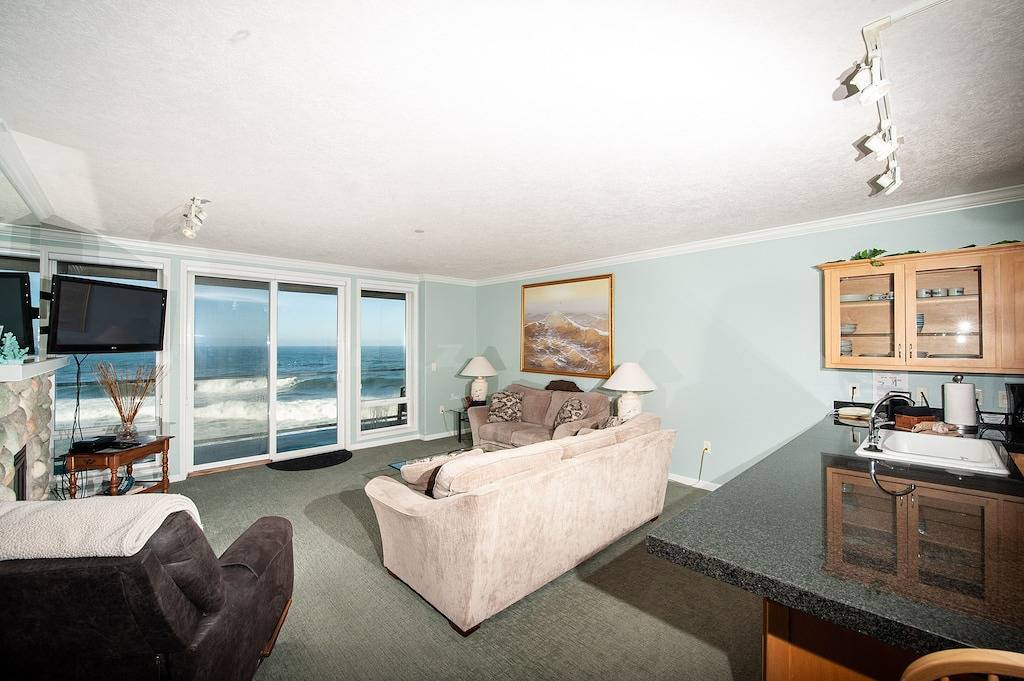 Ganze Wohnung, * Promo!* Atemberaubende Oceanfront Condo, Wifi, Hdtv, Whirlpool, Innenpool und vieles mehr! in Depoe Bay, Lincoln County (OR)