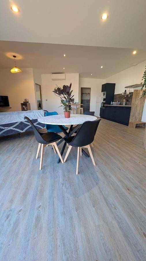 Appartement entier, Les roches voisines little rock in Solutré-Pouilly, Région de Mâcon