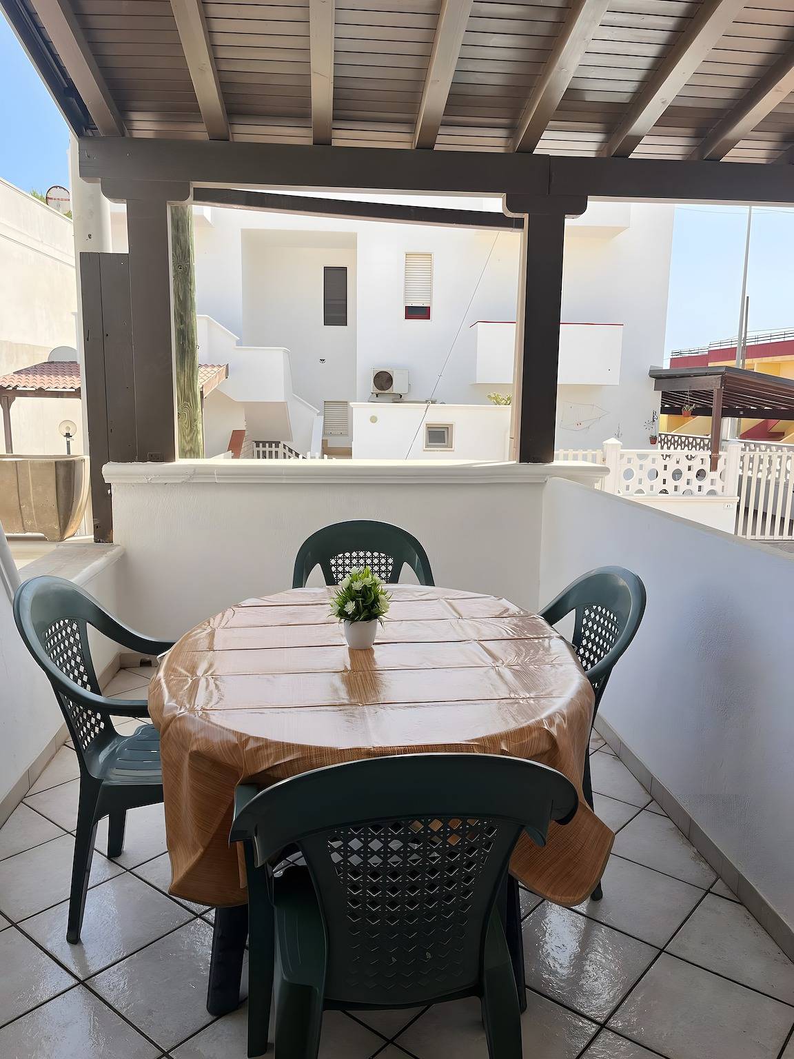 Ganze Wohnung, Apartment 'Andrea' mit privater Terrasse, Wlan und Klimaanlage in Torre Pali, Salve
