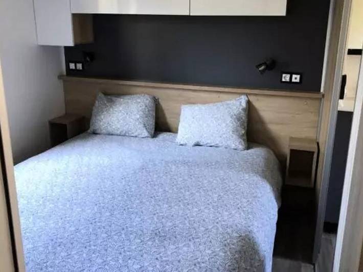 Mobil home pour 6 personnes, avec bassin pour enfant, animaux acceptés à Thonac - 4