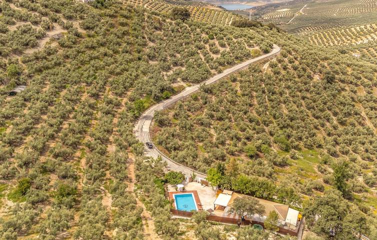 Acogedor apartamento con piscina y aparcamiento cerca del río y restaurante in Iznájar, Sierras Subbéticas