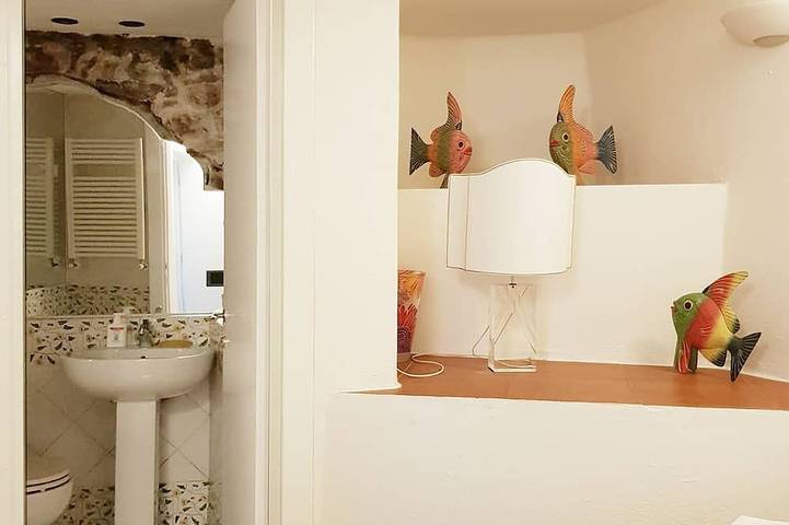 Entire apartment, Lerici, pedestrian zone, 80mt sea, 500mt beach, roof terrace, wifi, SatTV in Lerici, Lerici Municipality