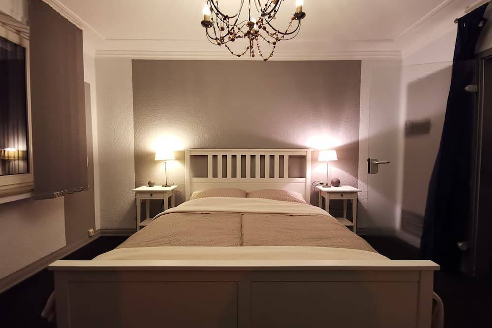 Ganze Wohnung, Großzügige Wohnung mit Terrasse (101 qm.)  stadtnah (3 Min S-Bahn) im Grünen in Köln, Rheinland