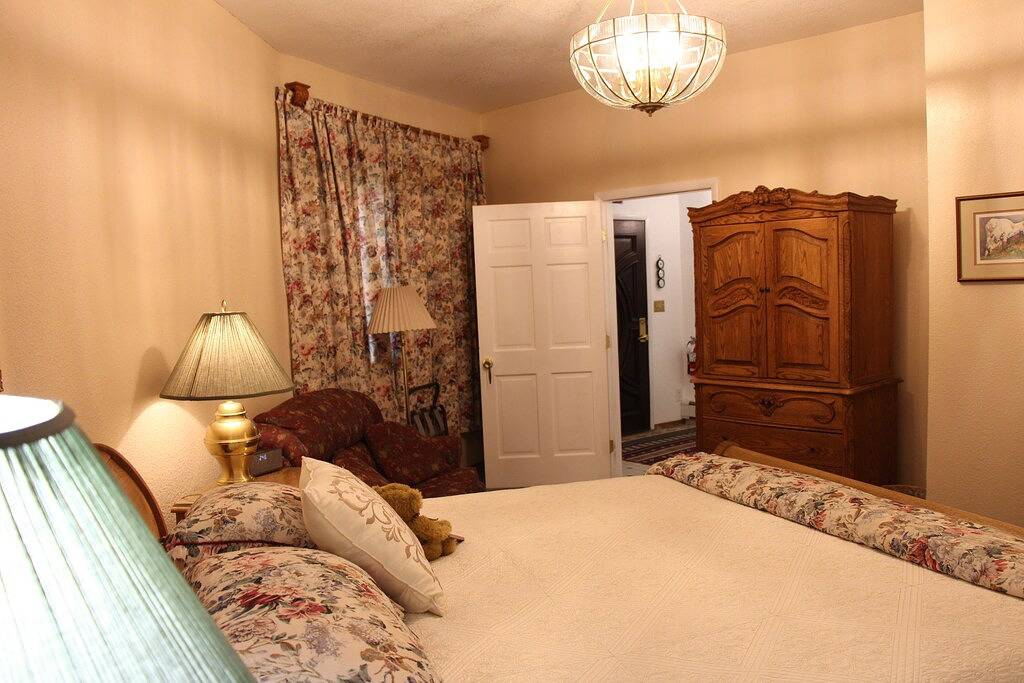 Two beautiful bedrooms with 2 private baths, maximum 5 people! Awarding winning. in Healy, Denali