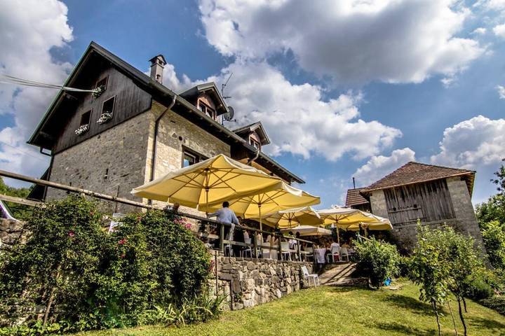 Maison d’hôte pour 3 personnes, avec Terrasse et Jacuzzi ainsi que Jardin et Vue à Lauco