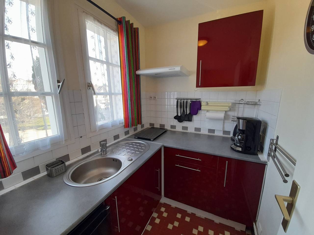Apartamento entero, Luminoso T2 con Wi-Fi y lavadora, centro de La Roche-Posay in La Roche-Posay, Vienne