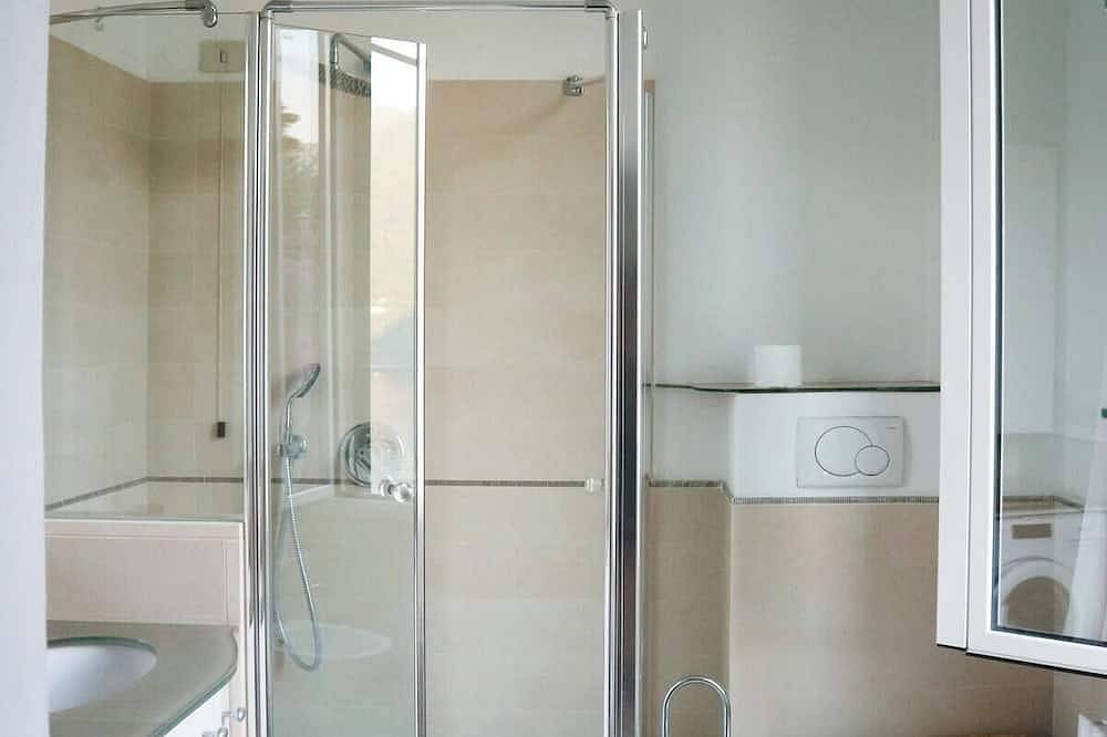 Hel lejlighed, Simo House, Stunning Lake View, Ac, Balcony in Carate Urio, Comosøen