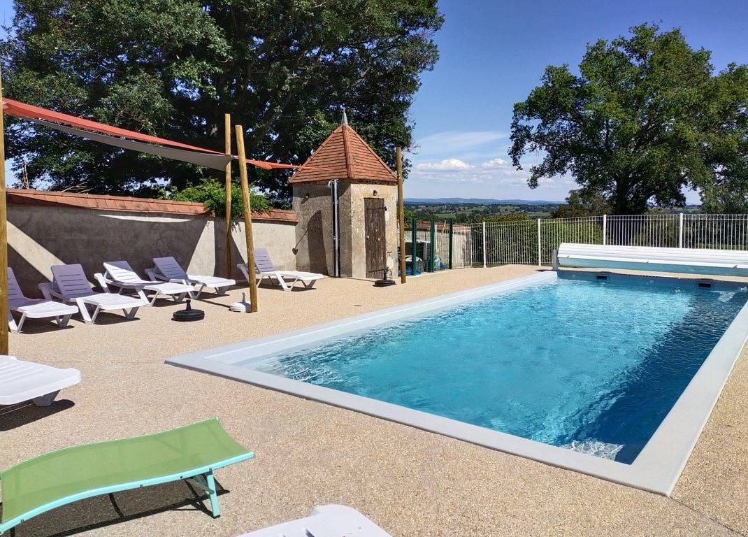 Grand gîte sans voisinage, avec piscine, pour votre tribu in Céron, Région de Charolles