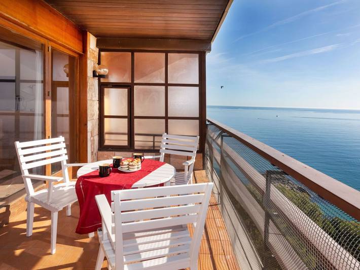 Location de vacances pour 5 personnes, avec jardin ainsi que bassin pour enfant et terrasse à Calonge