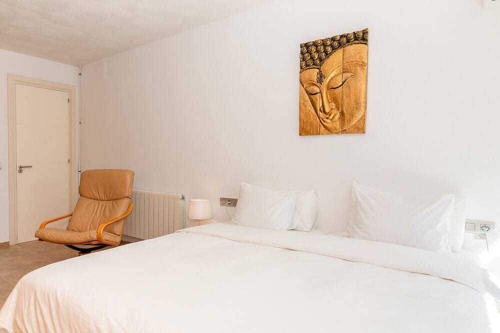 Stylish Villa Lucere with Private Pool and A/C close to Sitges in Olivella, Garraf