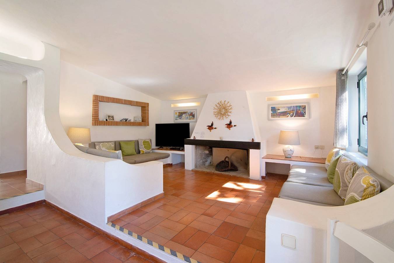 Villa 'Quinta da Balaia' close to the Sea with Pool & Wi-Fi in Albufeira, Faro District