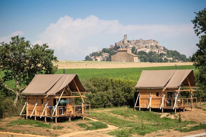 Camping pour 5 personnes, avec Terrasse ainsi que Bassin pour enfant et Piscine