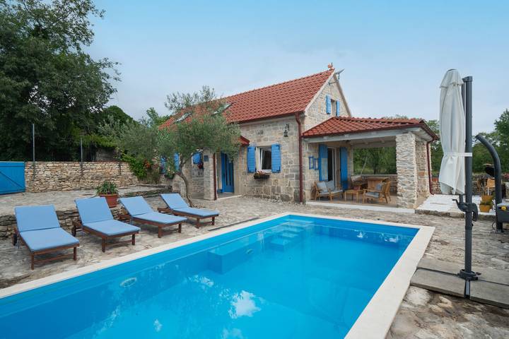 Ferienhaus für 6 Personen, mit Garten und Pool sowie Terrasse, mit Haustier - 1