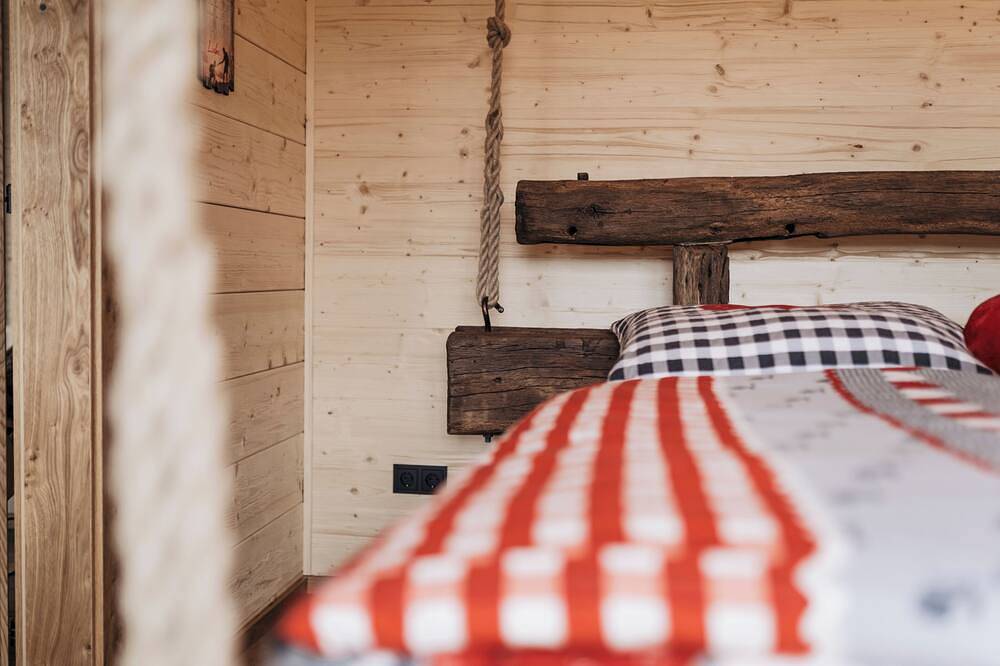 Romantikchalet Vogelnest mit Sauna, Whirlpool direkt am Naturschutzgebiet in Vorra, Frankenalb