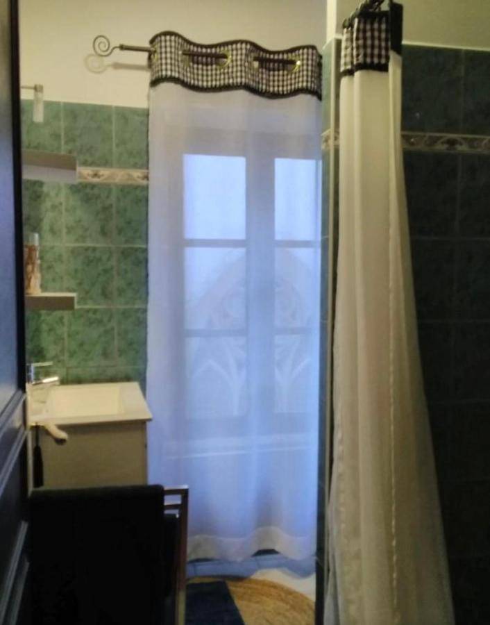 Double Room with Private Bathroom in Leuc, Région de Carcassonne