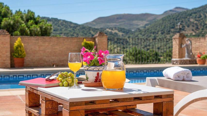 Chalet para 8 personas, con Balcón/Terraza además de Jacuzzi y Piscina en Serranía de Ronda - 4