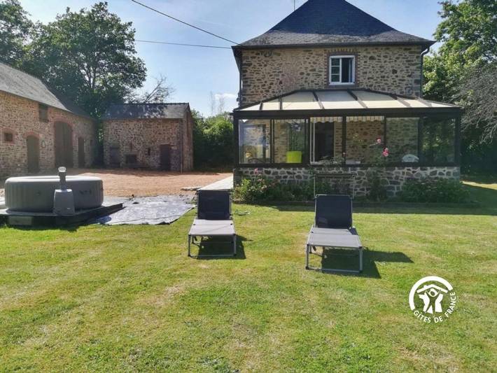 Location de vacances pour 5 personnes, avec jacuzzi ainsi que terrasse et jardin à Andouillé - 3