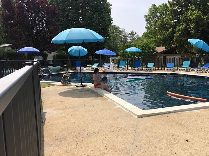 Camping Le Pontillou - Mobilheim 4 personen - Mobilheim Sunroller : 2 Schlafzimmer - Terrasse 4 Pers. in Villamblard, Périgord Pourpre