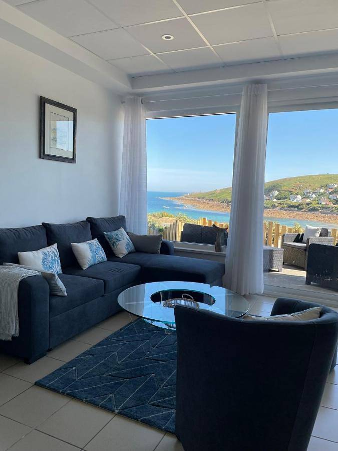 Two-Bedroom House in Maupertus-sur-Mer, Région de Cherbourg