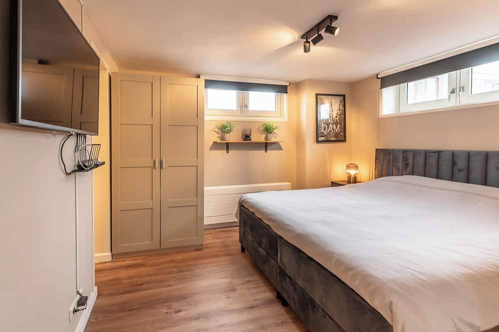 Spacious 120m2 Watervilla With Sauna Near Amsterdam And Schiphol. in Aalsmeer, Nordholland