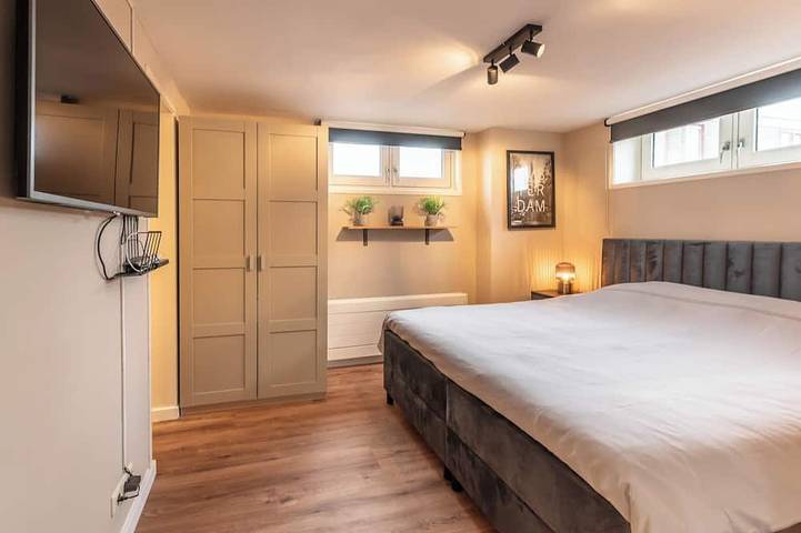 Spacious 120m2 Watervilla With Sauna Near Amsterdam And Schiphol. in Aalsmeer, Nordholland