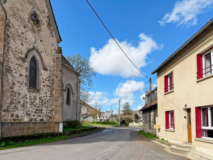 Location de vacances pour 6 personnes, avec jardin et vue à Mandailles-Saint-Julien - 3