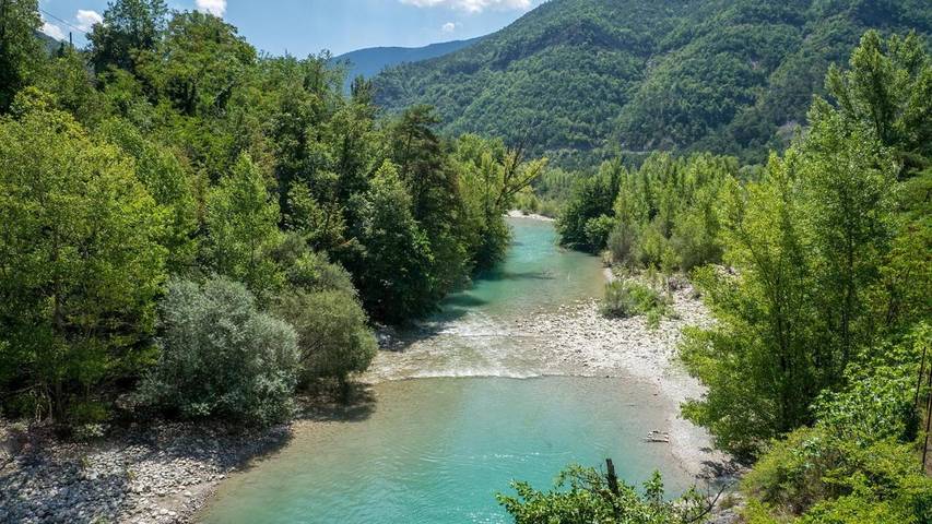 Chalet pour 5 personnes, avec Balcon et Terrasse ainsi que Jardin et Vue dans les Alpes maritimes - 2