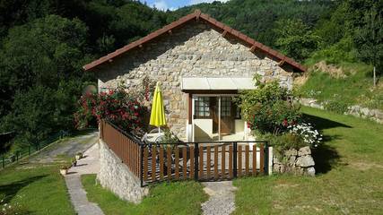 Gîte pour 6 personnes, avec piscine et terrasse, animaux acceptés à Rochepaule