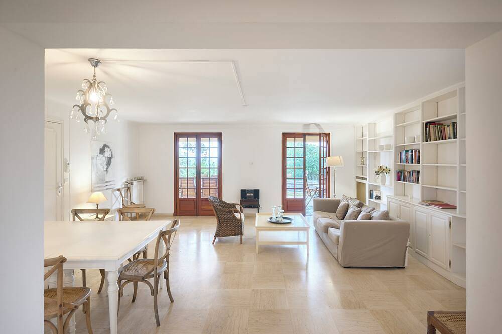 Luxusvilla mit großem Pool in traumhafter Lage mit toller Aussicht in Cabris, Mittelmeerküste (Frankreich)