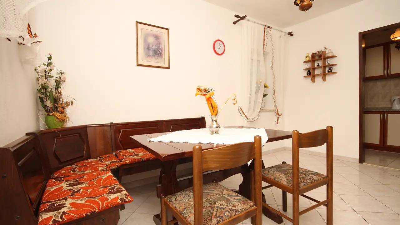 Ganze Ferienwohnung, Ferienwohnung für 10 Personen (99 m²) in Nemira in Omiš (Kroatische Adria), Omis-Riviera