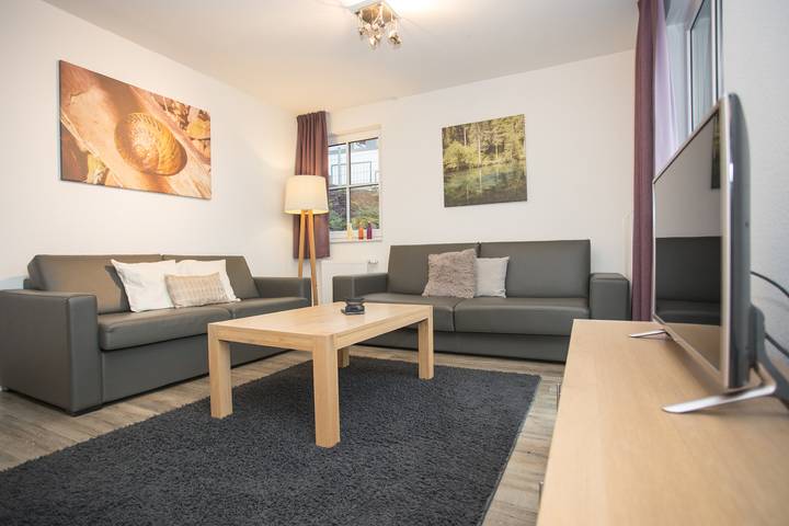 Ferienhaus für 8 Personen, mit Terrasse und Balkon/Terrasse sowie Sauna in Winterberg - 2