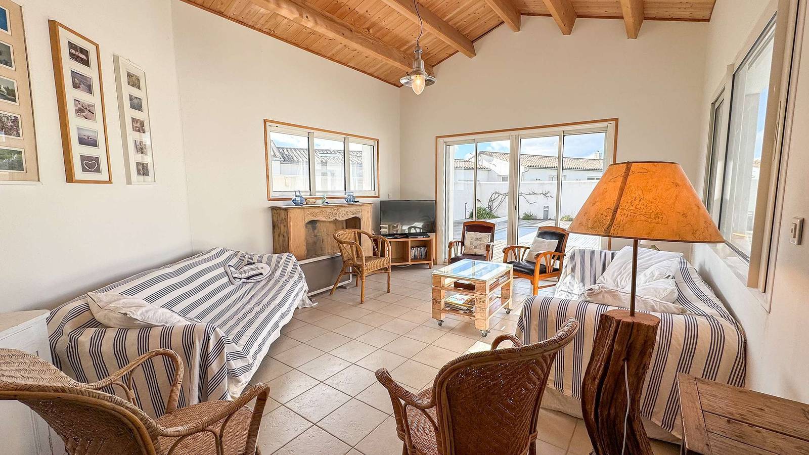 Apartamento vacacional entero, Beautiful family house with swimming pool, parking in Loix, Isla de Ré