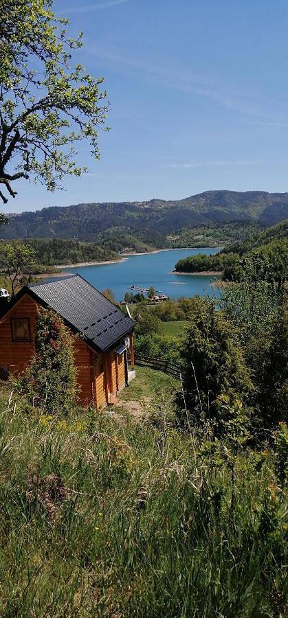 Domek letniskowy dla 4 osób, z widok i taras oraz ogród i widok na jezioro w Serbia